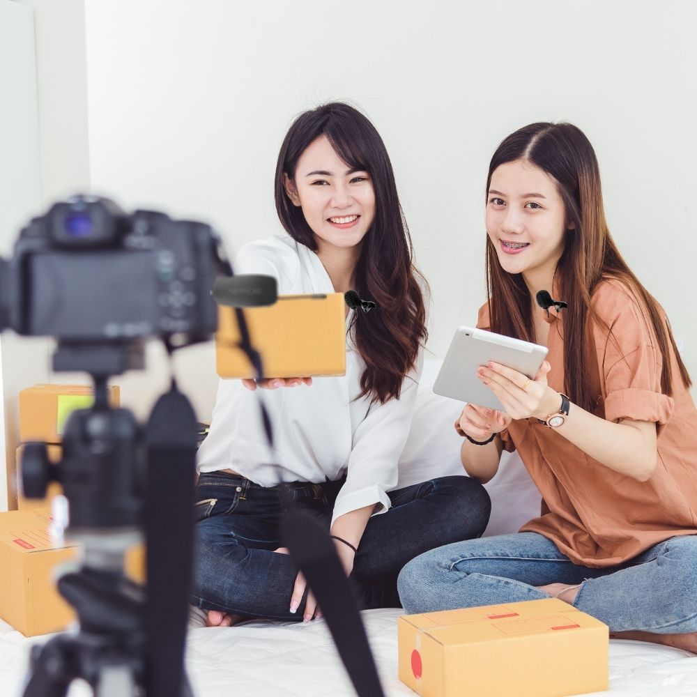 Wireless Collar Mic for DSLR - Interview Dual Channel UHF Mic