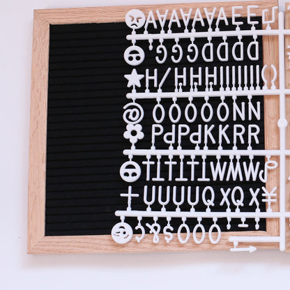 128 अक्षरों और संख्याओं के साथ लकड़ी का फ़्रेमयुक्त फेल्ट लेटर बोर्ड (दीवार पर लगा हुआ) - 10 x 10 इंच